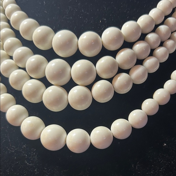 Elegant  Beaded Necklace - Picture 2 of 4